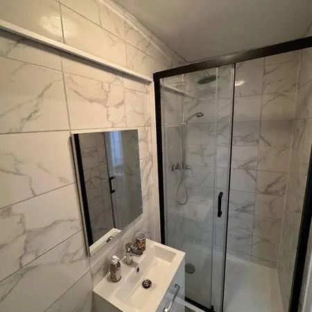 Saint Marc - 1er Etage Cours Appartement *